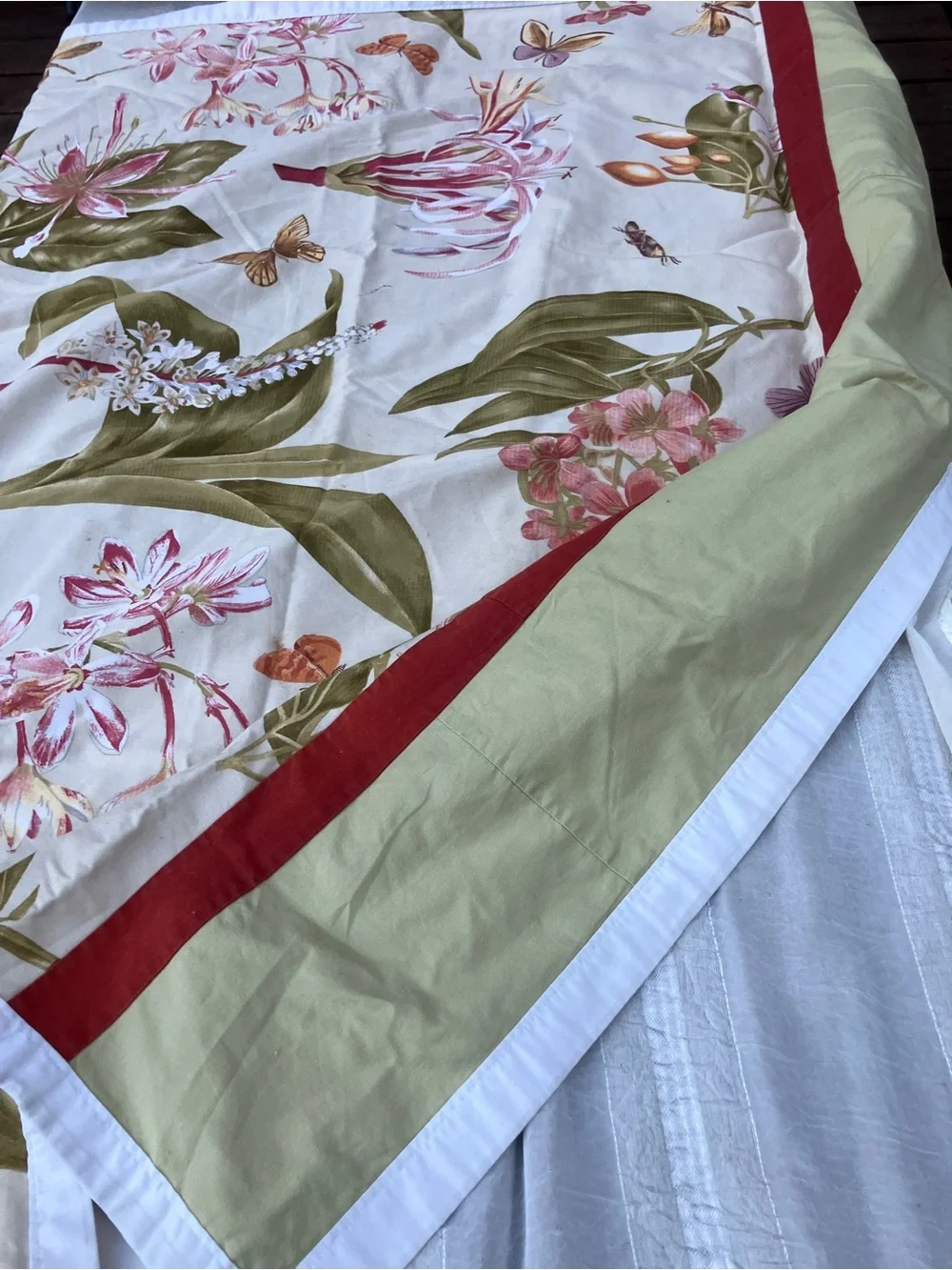Botanical print table cloth perfect for display table 45 x 44”